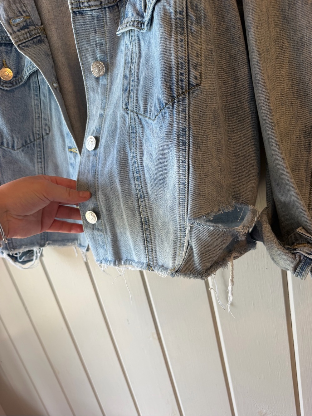 Forever 21 Light Washed Denim Cropped Distressed Jacket, Size 2X - Picture 5 of 8